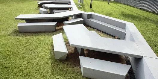 把公共座椅設(shè)計成這樣，你咋不上天？